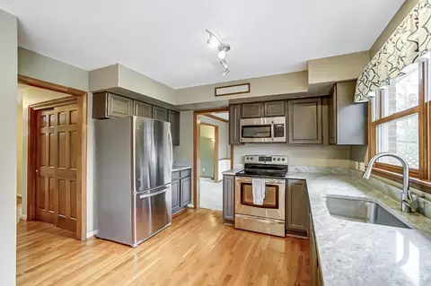 916 Surrey Trl, Cincinnati, OH 45245 photo 17