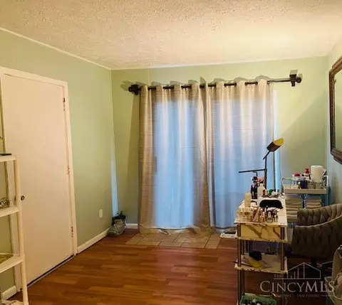 1327 Meredith Dr, Cincinnati, OH 45231 photo 8