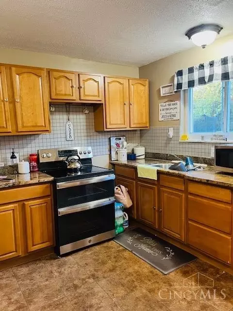 1327 Meredith Dr, Cincinnati, OH 45231 photo 4