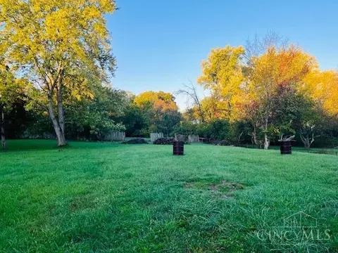 1327 Meredith Dr, Cincinnati, OH 45231 photo 13