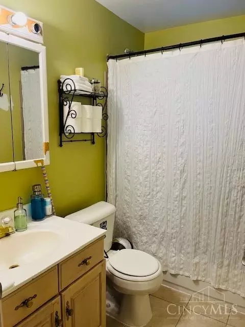 1327 Meredith Dr, Cincinnati, OH 45231 photo 9