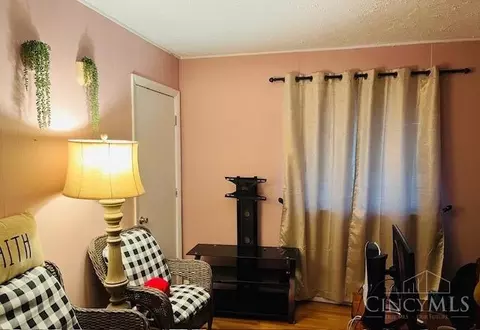 1327 Meredith Dr, Cincinnati, OH 45231 photo 7