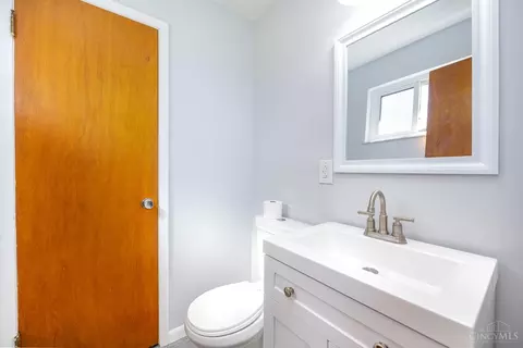 Bath - 204 Sunset Ave, Harrison, OH 45030 photo 1 of 2