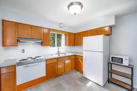Kitchen - 204 Sunset Ave, Harrison, OH 45030 photo 2 of 3