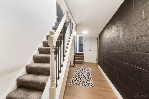 Entry Way - 8755 Arborcrest Dr, Cincinnati, OH 45236 photo 7 of 8
