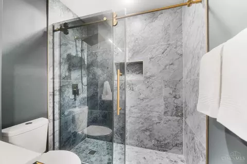 Bath - 8755 Arborcrest Dr, Cincinnati, OH 45236 photo 8 of 16