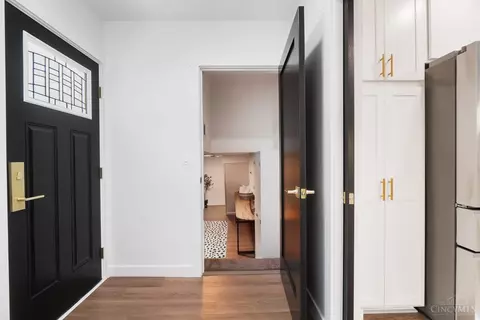 Entry Way - 8755 Arborcrest Dr, Cincinnati, OH 45236 photo 6 of 8