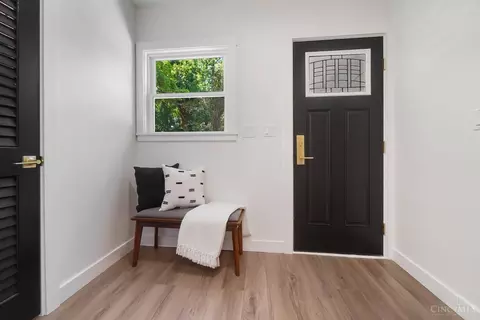 Entry Way - 8755 Arborcrest Dr, Cincinnati, OH 45236 photo 4 of 8