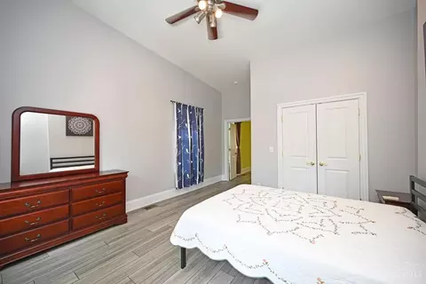Bedroom - 208 Oak St, Cincinnati, OH 45219 photo 9 of 9