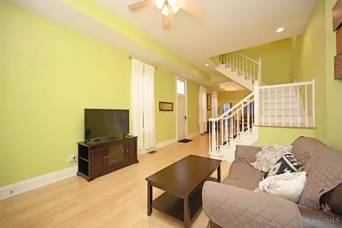 Living - 208 Oak St, Cincinnati, OH 45219 photo 2 of 2
