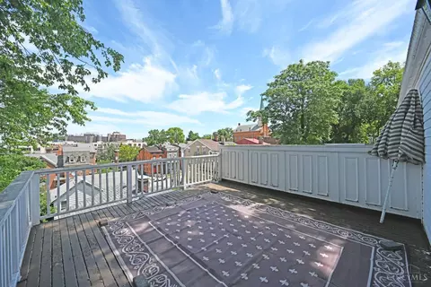Exterior - 208 Oak St, Cincinnati, OH 45219 photo 7 of 11
