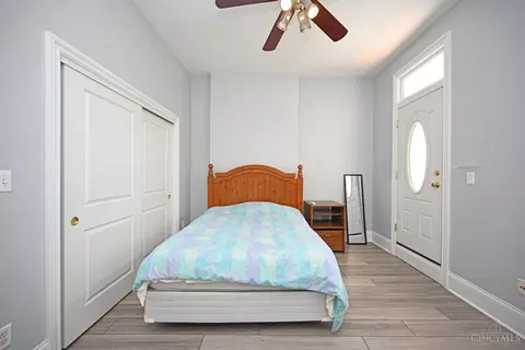 Bedroom - 208 Oak St, Cincinnati, OH 45219 photo 5 of 9