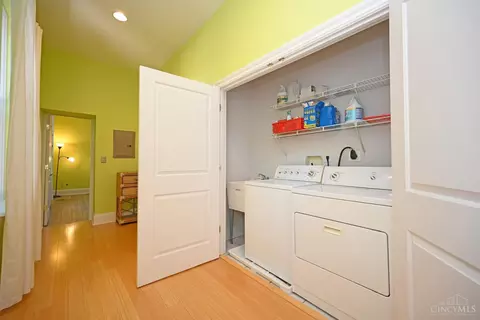 Other - 208 Oak St, Cincinnati, OH 45219 photo 3 of 6