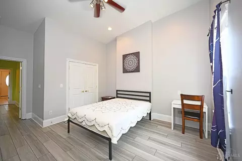 Bedroom - 208 Oak St, Cincinnati, OH 45219 photo 8 of 9