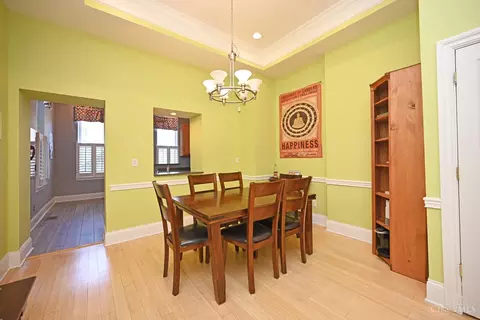 Dining - 208 Oak St, Cincinnati, OH 45219 photo 1 of 5