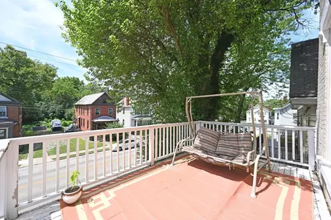 Exterior - 208 Oak St, Cincinnati, OH 45219 photo 5 of 11