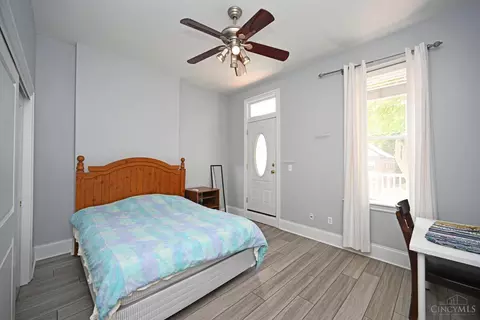 Bedroom - 208 Oak St, Cincinnati, OH 45219 photo 4 of 9