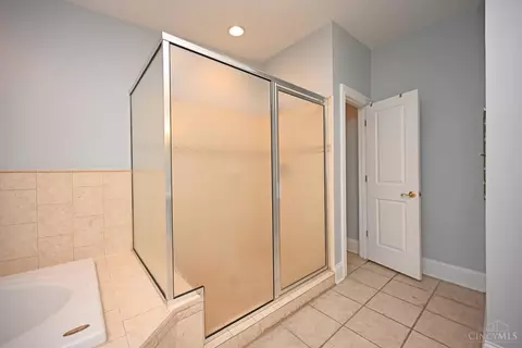 Bath - 208 Oak St, Cincinnati, OH 45219 photo 8 of 8