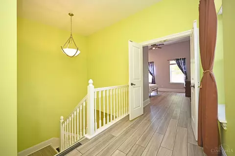 Entry Way - 208 Oak St, Cincinnati, OH 45219 photo 6 of 6
