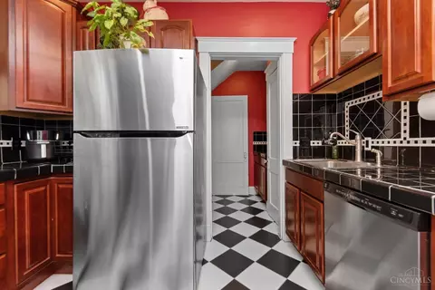 Kitchen - 649 Harmes Ave, Reading, OH 45215 photo 3 of 4