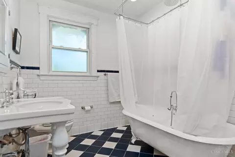 Bath - 649 Harmes Ave, Reading, OH 45215 photo 1 of 4