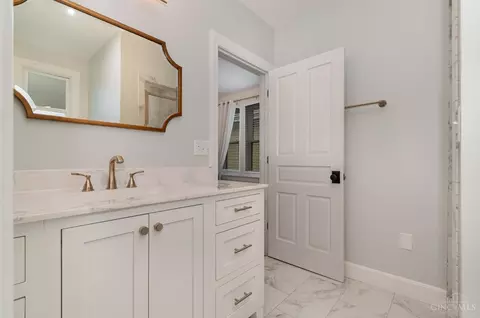Bath - 2752 Willard Ave, Cincinnati, OH 45209 photo 2 of 3