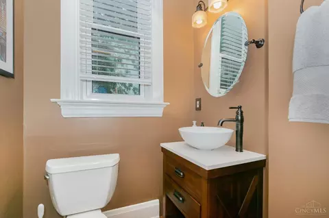 Bath - 2752 Willard Ave, Cincinnati, OH 45209 photo 1 of 3
