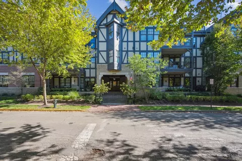 3900 West St #107, Mariemont, OH 45227