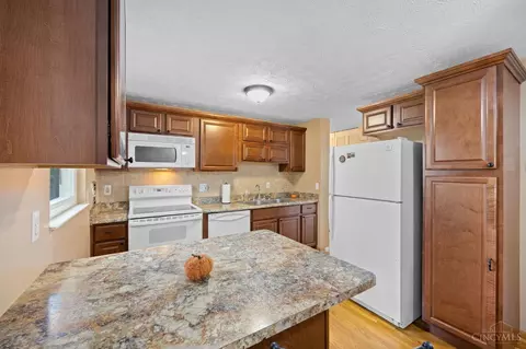 Kitchen - 705 Britt Pl, Mason, OH 45040 photo 1 of 3