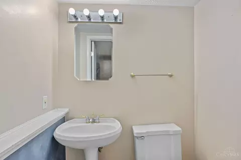 Bath - 705 Britt Pl, Mason, OH 45040 photo 3 of 3