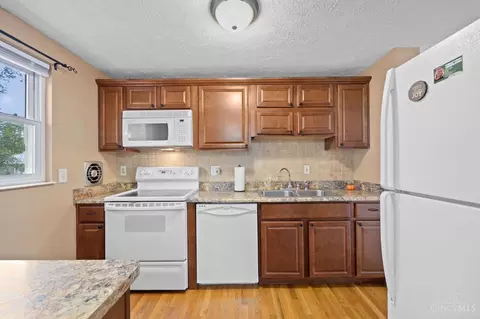 Kitchen - 705 Britt Pl, Mason, OH 45040 photo 3 of 3