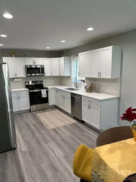 972 Thunderbird Ave, Cincinnati, OH 45231 photo 2