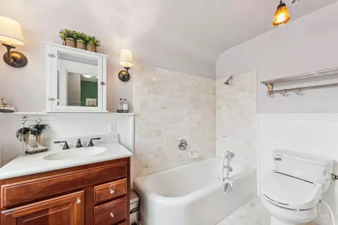 Bath - 1973 Madison Ave, Mount Healthy, OH 45231 photo 2 of 4