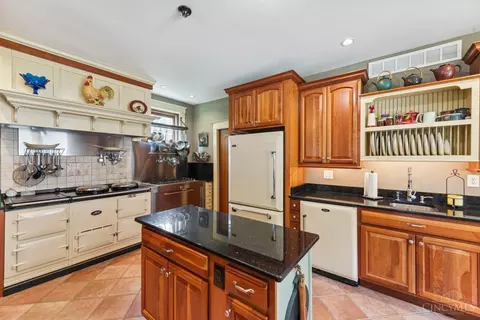 Kitchen - 1973 Madison Ave, Mount Healthy, OH 45231 photo 3 of 5