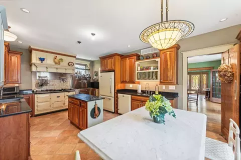 Kitchen - 1973 Madison Ave, Mount Healthy, OH 45231 photo 2 of 5