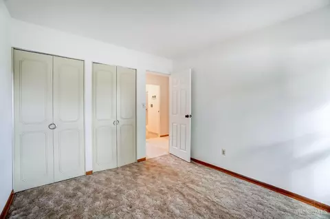 Bedroom - 10065 Pippin Rd, Cincinnati, OH 45231 photo 4 of 6