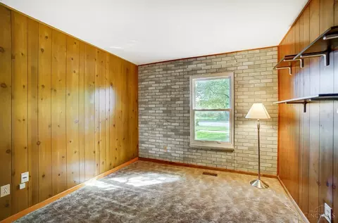 Bedroom - 10065 Pippin Rd, Cincinnati, OH 45231 photo 5 of 6
