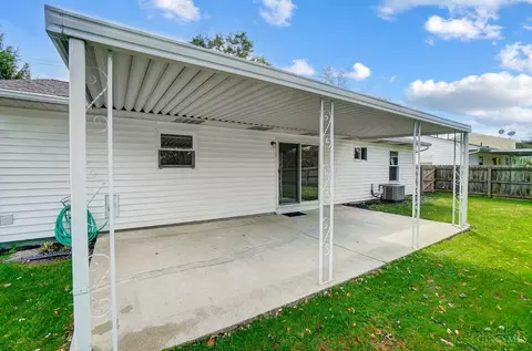 Exterior - 10065 Pippin Rd, Cincinnati, OH 45231 photo 3 of 6