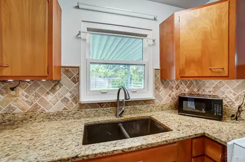 Kitchen - 10065 Pippin Rd, Cincinnati, OH 45231 photo 3 of 3