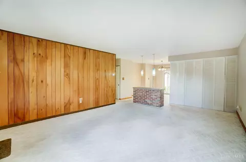 Living - 10065 Pippin Rd, Cincinnati, OH 45231 photo 3 of 4