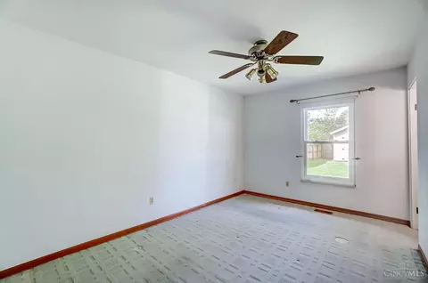 Bedroom - 10065 Pippin Rd, Cincinnati, OH 45231 photo 1 of 6