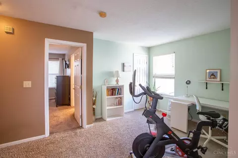 Entry Way - 880 Weeping Willow Ln, Hamilton Township, OH 45039 photo 2 of 2