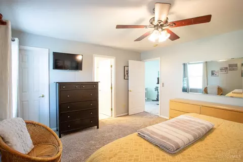 Bedroom - 880 Weeping Willow Ln, Hamilton Township, OH 45039 photo 8 of 9