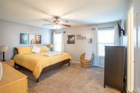 Bedroom - 880 Weeping Willow Ln, Hamilton Township, OH 45039 photo 6 of 9