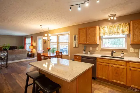 Kitchen - 880 Weeping Willow Ln, Hamilton Township, OH 45039 photo 1 of 2