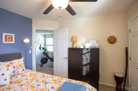 Bedroom - 880 Weeping Willow Ln, Hamilton Township, OH 45039 photo 4 of 9