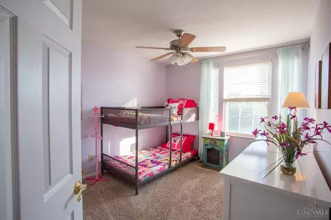 Bedroom - 880 Weeping Willow Ln, Hamilton Township, OH 45039 photo 2 of 9