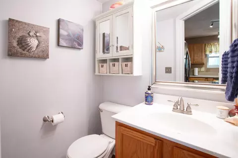 Bath - 880 Weeping Willow Ln, Hamilton Township, OH 45039 photo 2 of 4