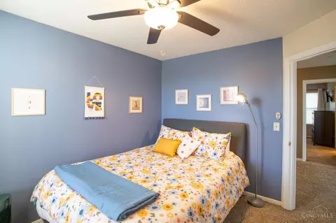 Bedroom - 880 Weeping Willow Ln, Hamilton Township, OH 45039 photo 5 of 9