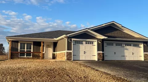 7617 Pea Ridge Rd, Hillsboro, OH 45133
